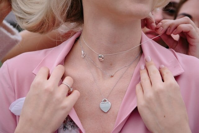 Kort och medellångt halsband