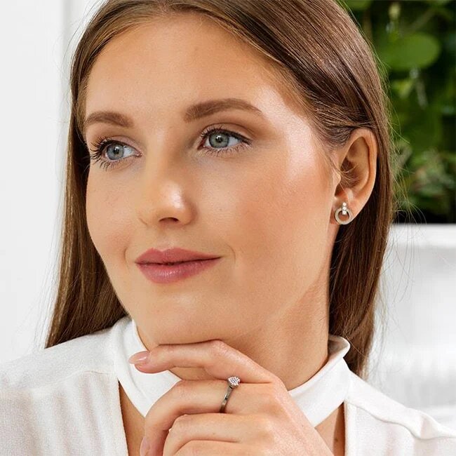 Blomdahl Örhängen Chic Hollow 10/8 mm, Crystal
