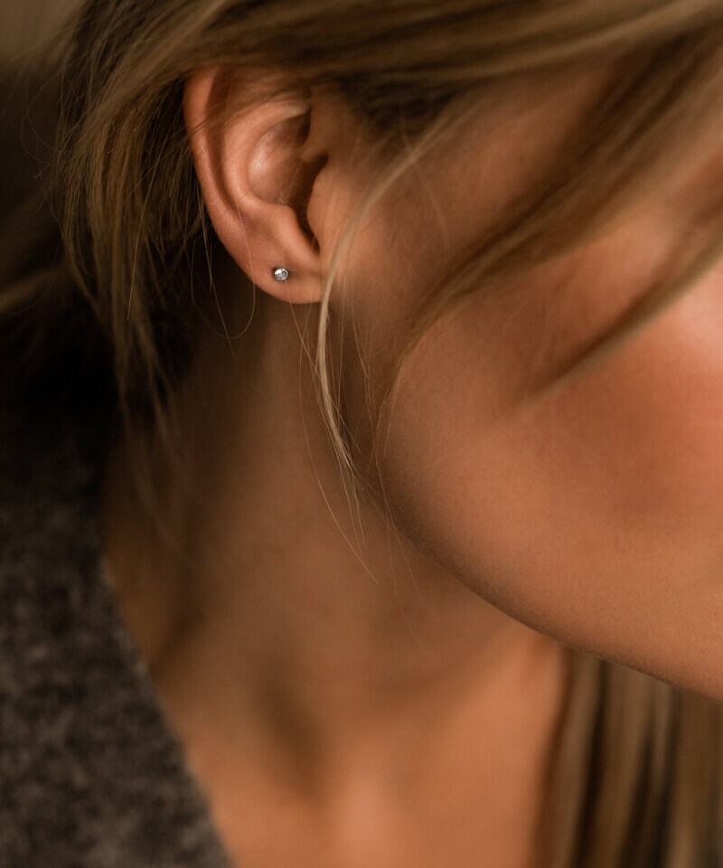 Blomdahl Örhängen Bezel 3 mm, Crystal